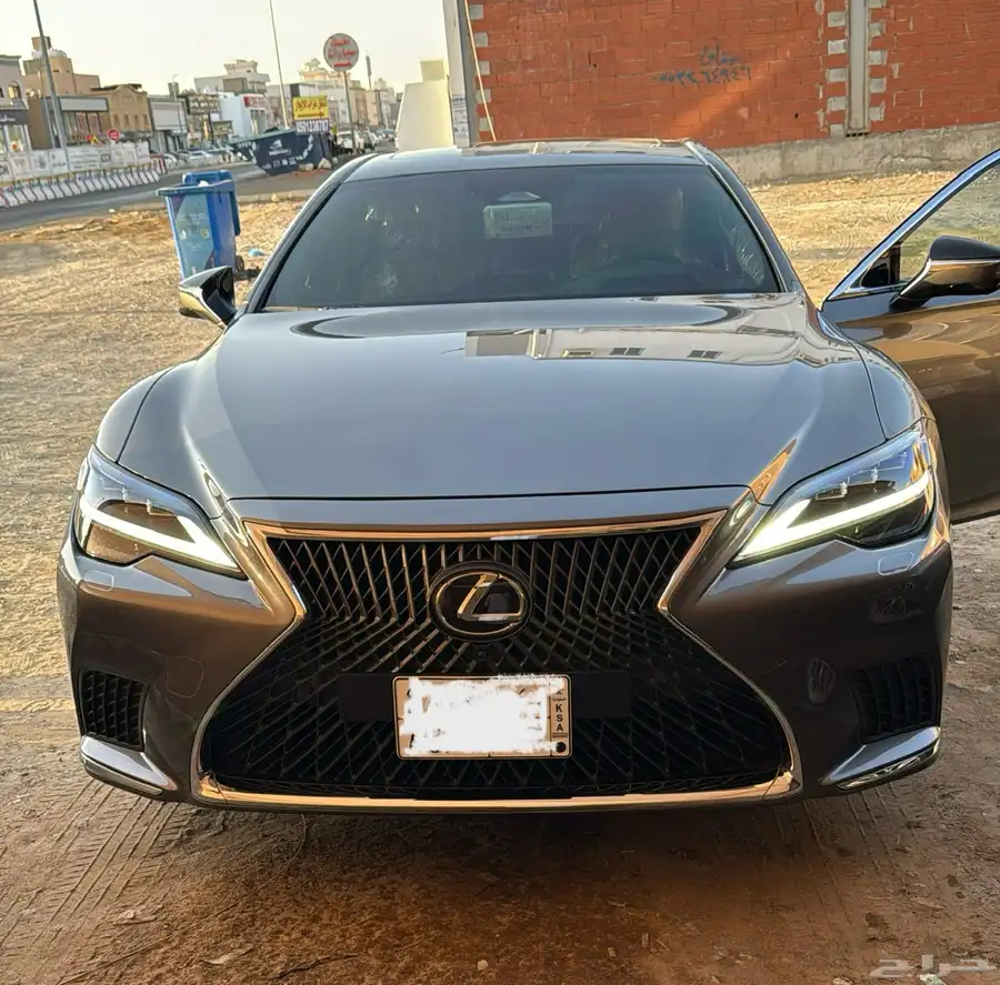 لكزس - Ls500 - هايبرد 2024 (شبه جديدة) 3