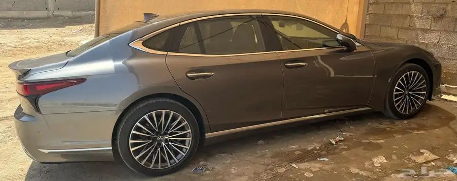 لكزس - Ls500 - هايبرد 2024 (شبه جديدة) 2