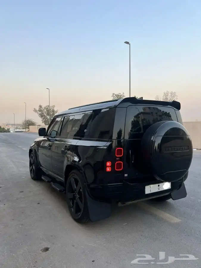ديفندر 17