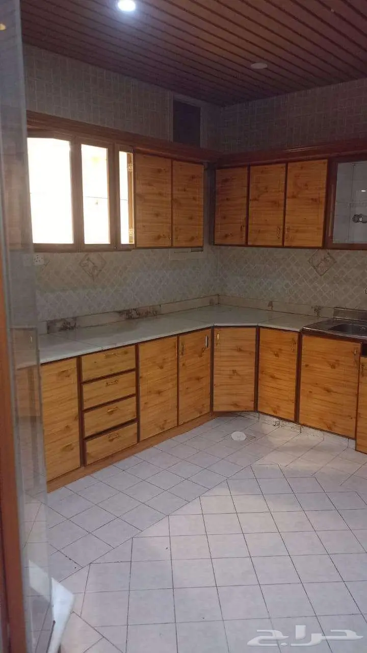 للإيجار دور أرضي على شارعين في محافظة الرس بحي الجوزات 5