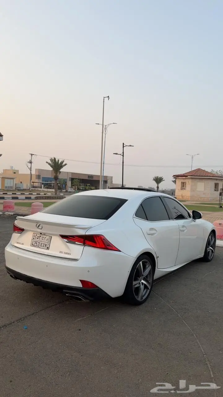 لكزس is350 1
