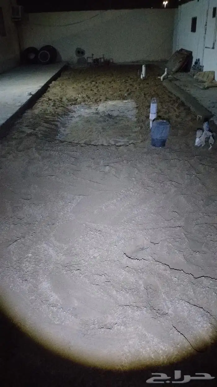 سكن عمال للإيجار مكون من حوش و7 غرف و8 دورات مياه ومطبخ 6