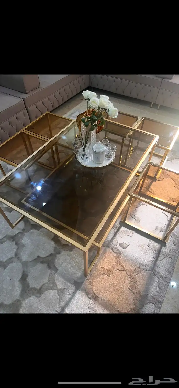 طاوله و خمس خدمه للبيع 650 0