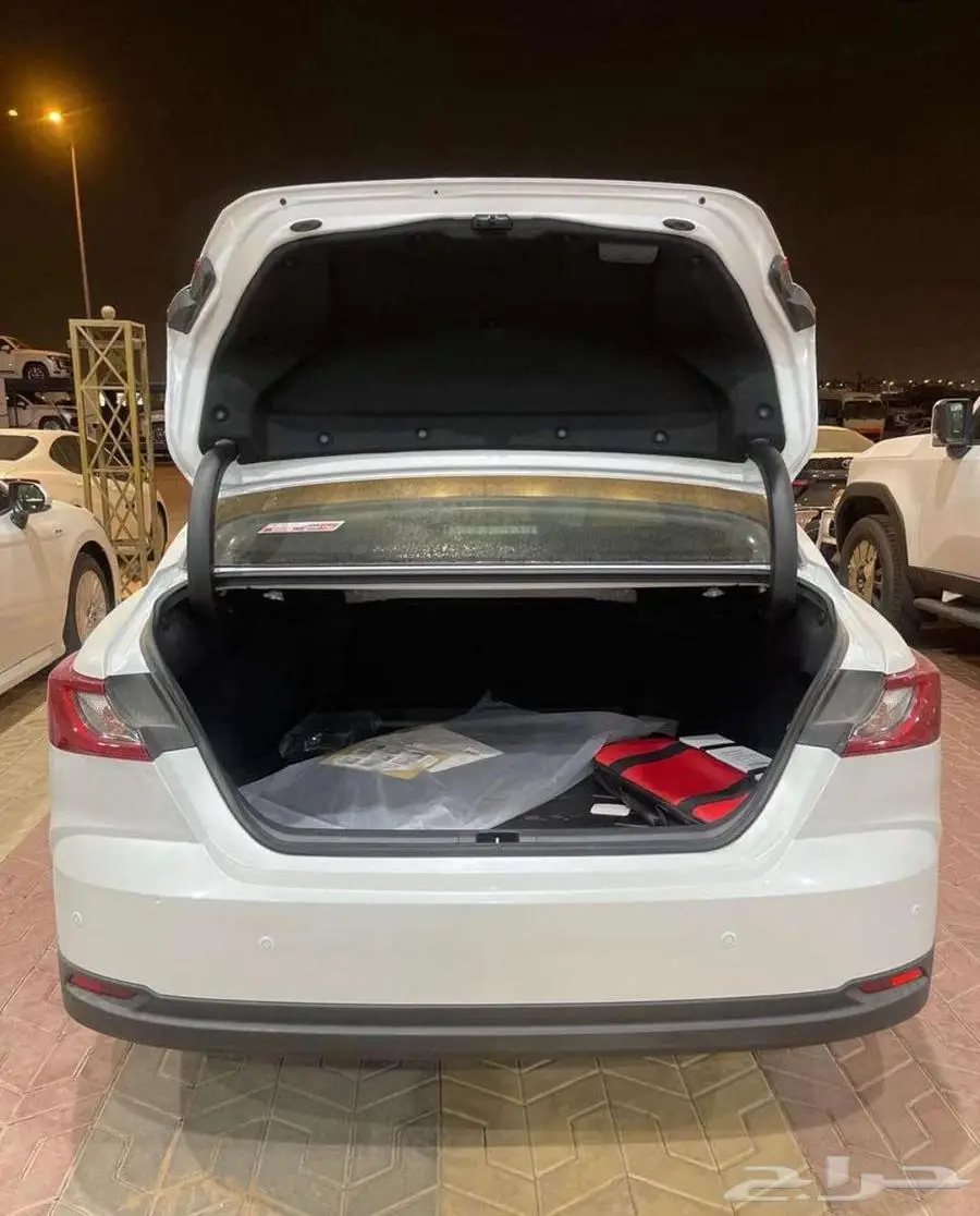 تويوتا كامري E هايبرد 2025 اقل الاسعار 4