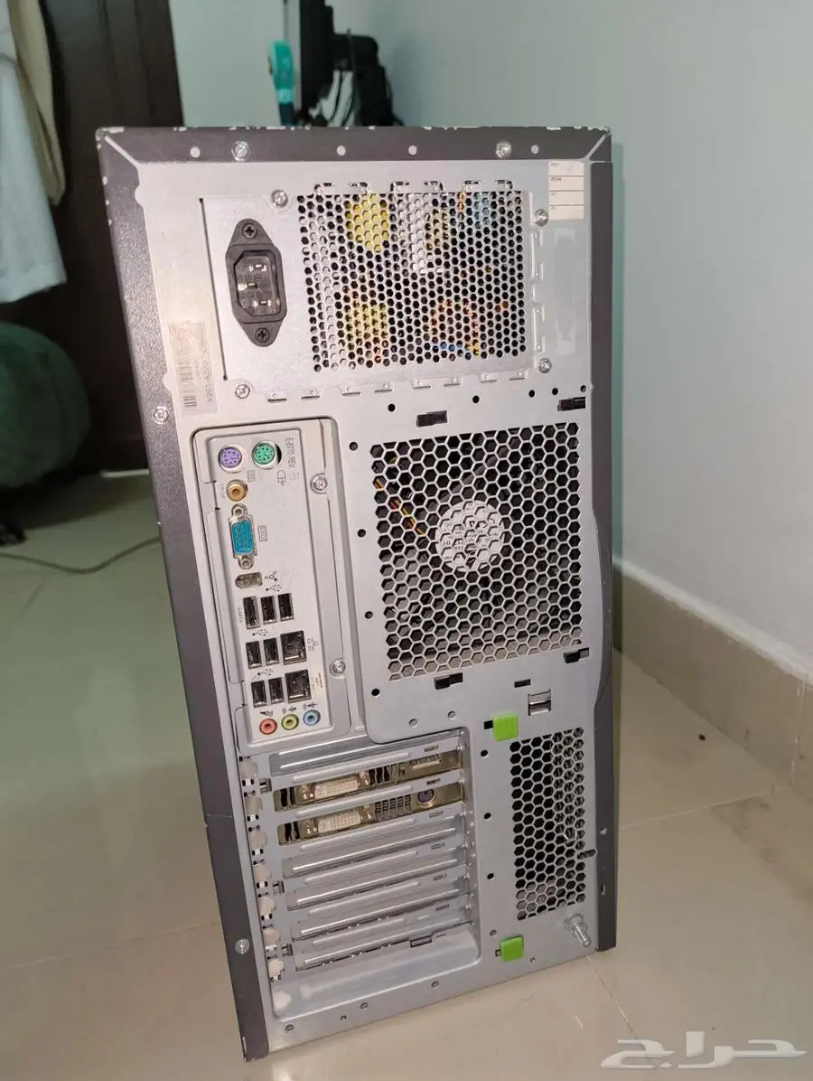 كمبيوتر work station Fujitsu 1