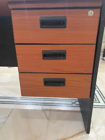 للبيع مكتب 1