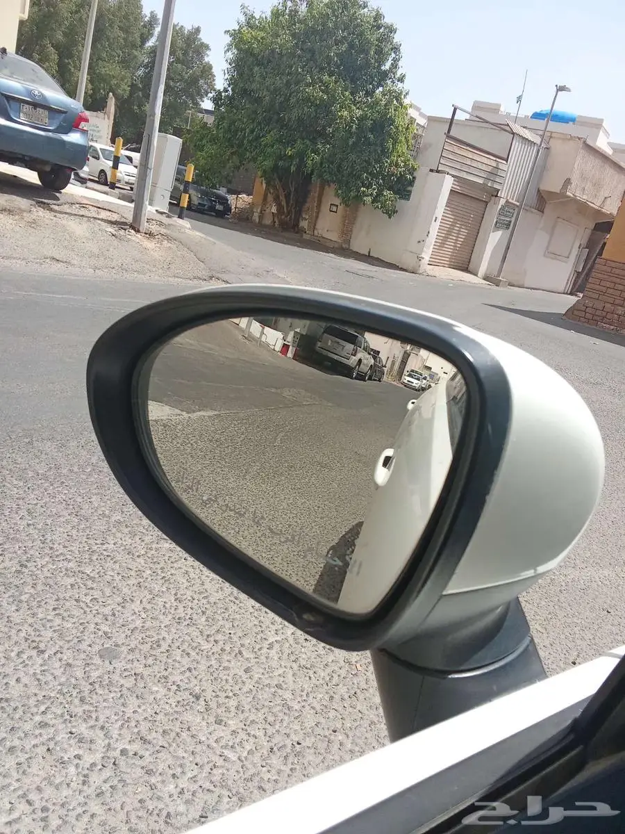 كيا ريو هاتشباك 3
