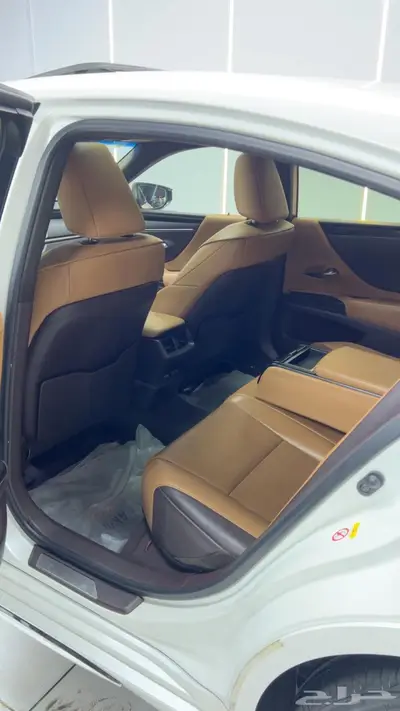 لكزس ES 350 موديل 2019 11