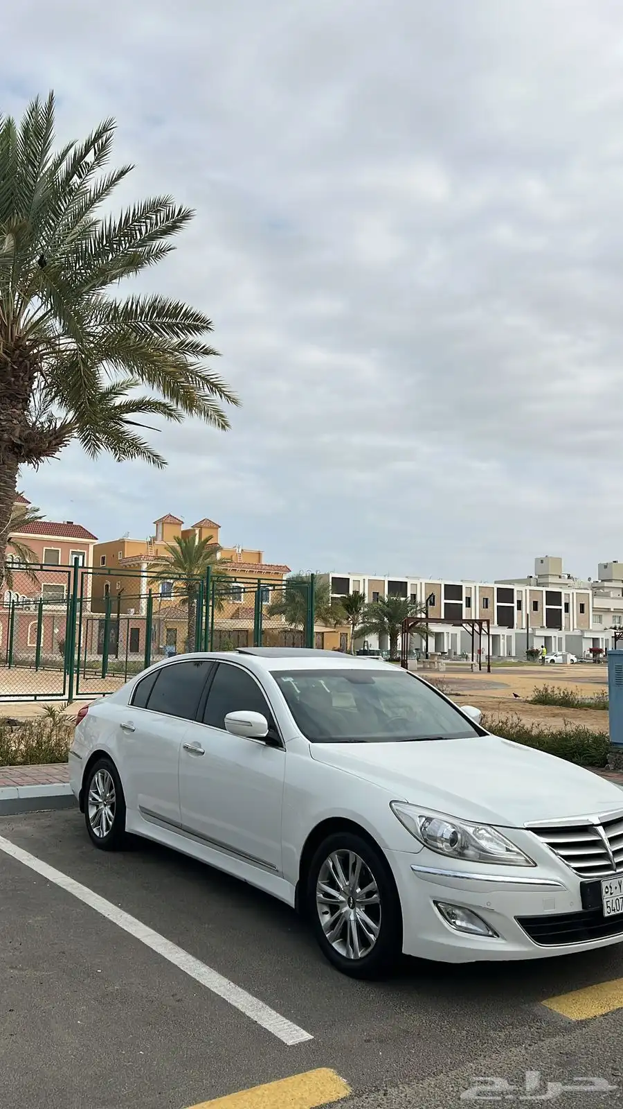 للبيع جنيسس 2014 اللون ابيض رقم الجوال واتس فقط 1