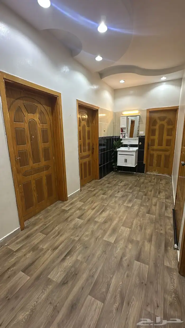 عمارة بالشهداء الجنوبية على واجهتين المساحه 162م 2