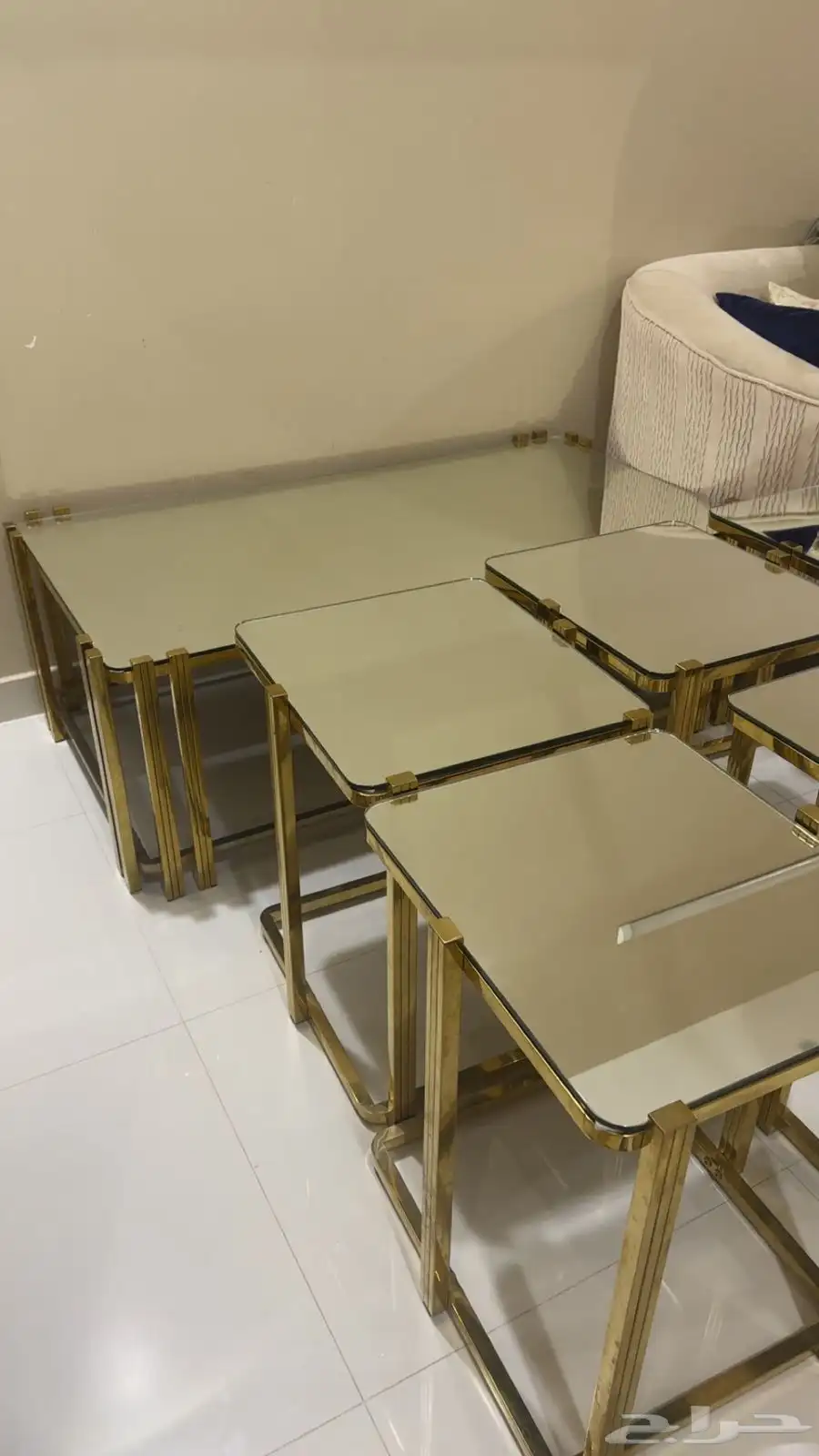 طاولة للبيع مع 6 خدمات 2