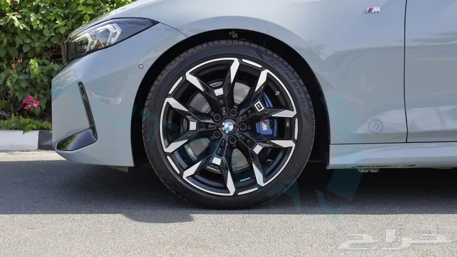 2025 BMW XDRIVE 330i M 2.0T AWD GCC 0Km 47