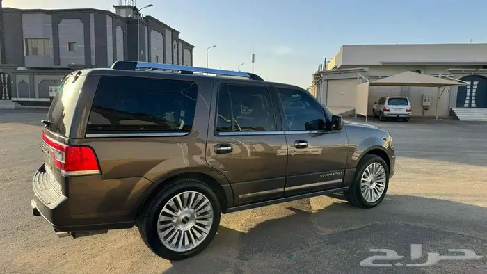 لنكولن نافيجيتور 2015 Lincoln Navigator 4
