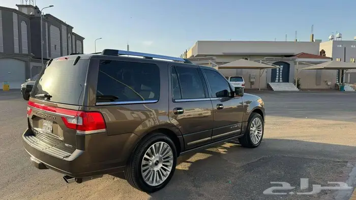 لنكولن نافيجيتور 2015 Lincoln Navigator 5