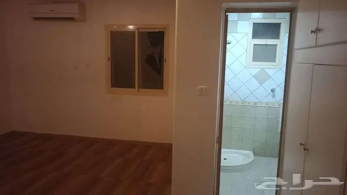 للإيجار دور أرضي على شارعين في محافظة الرس بحي الجوزات 4