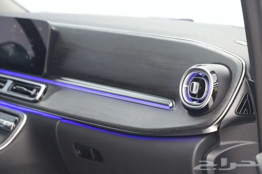 مرسيدس V 300 أفانتجارد موديل 2025 أصفار خليجي رمادي ألبين 9