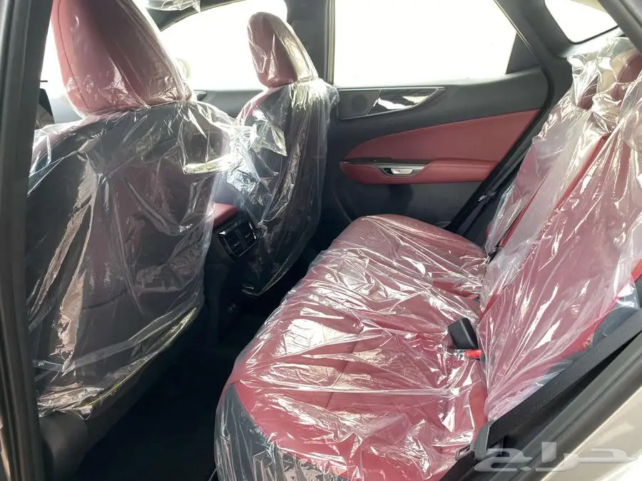لكزس NX 350CC بنزين 2025 رماادي داخلي احمر. 24