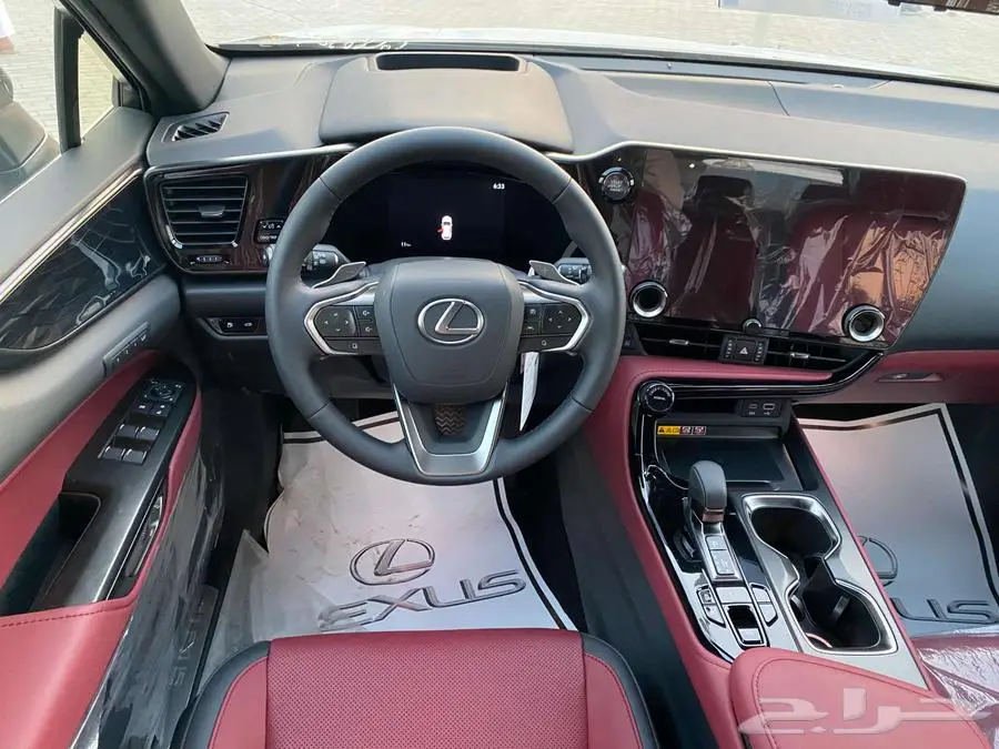 لكزس NX 350CC بنزين 2025 رماادي داخلي احمر. 10
