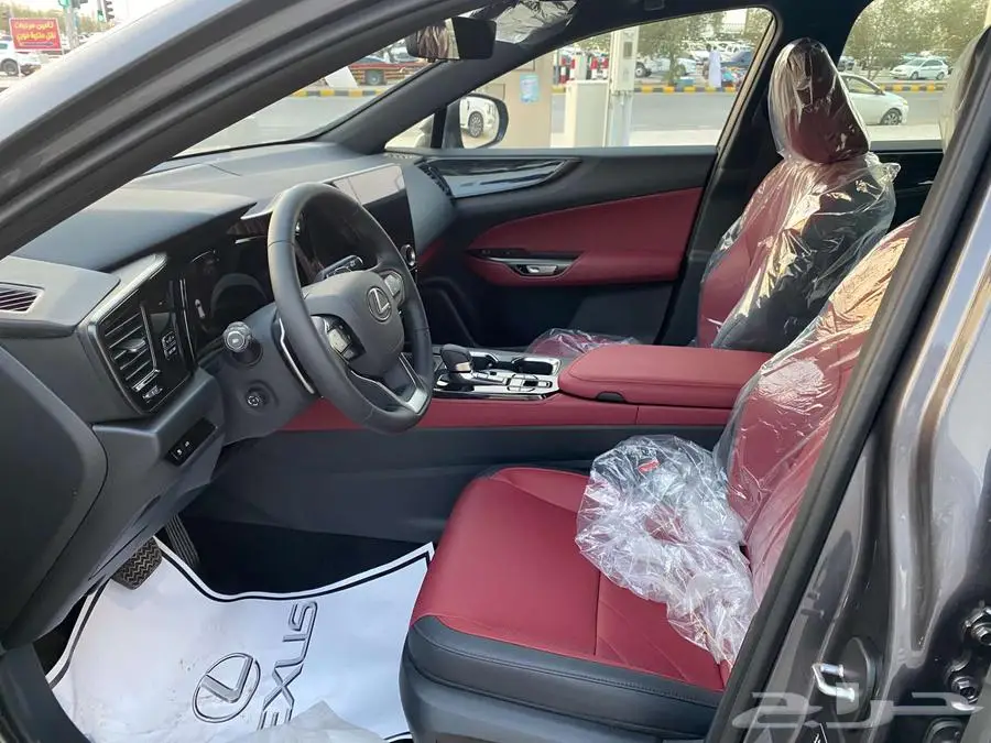 لكزس NX 350CC بنزين 2025 رماادي داخلي احمر. 8