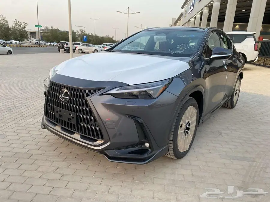 لكزس NX 350CC بنزين 2025 رماادي داخلي احمر. 2