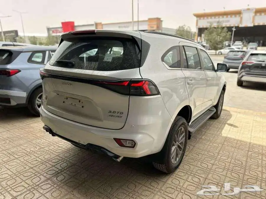 ايسوزو جيب MUX فل 2025 كاش وتقسيط 3