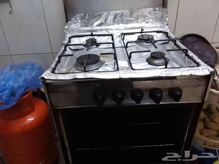 بوتاجاز 4 عيون مع الفرن بحالة جيده مع2 اسطوانه غاز 2