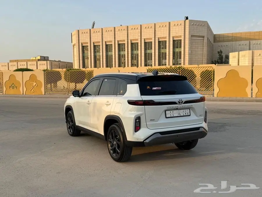 أوربان كروزر 2025 GLX 8