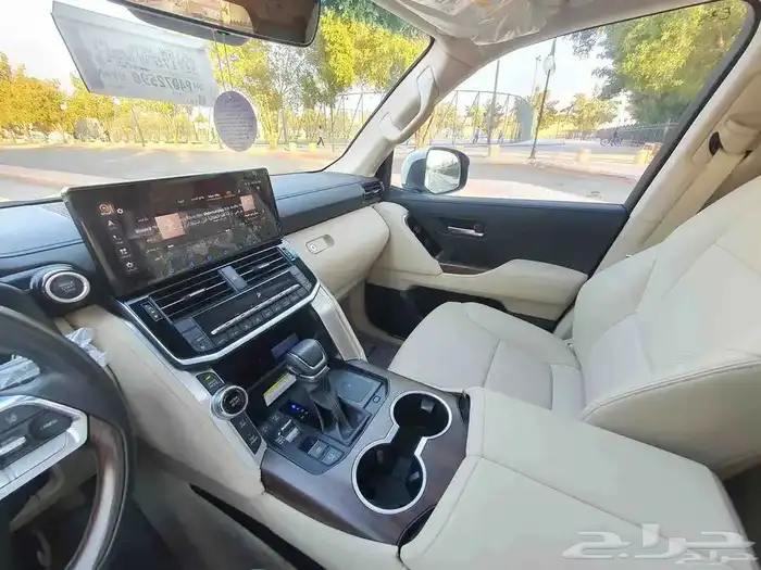 لاند كروزر 2023 4