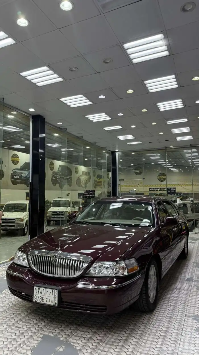 لنكولن تاون كار 2008 ممشى قليل 140 الف عنابي 1