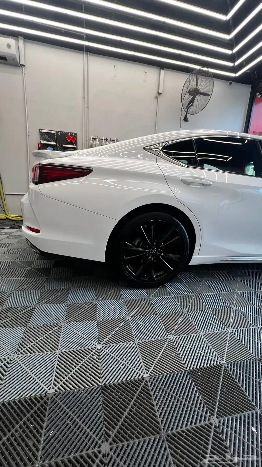 لكزس ES F Sport 2023 10