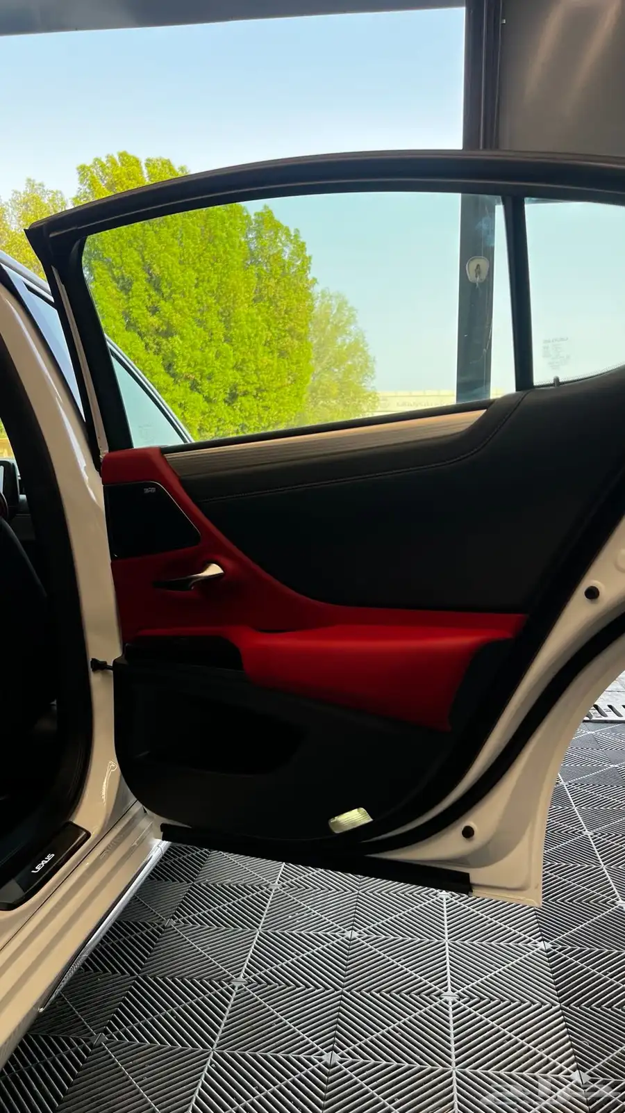 لكزس ES F Sport 2023 17