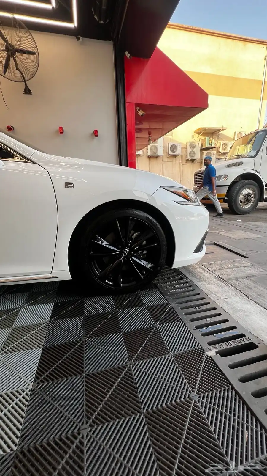 لكزس ES F Sport 2023 9