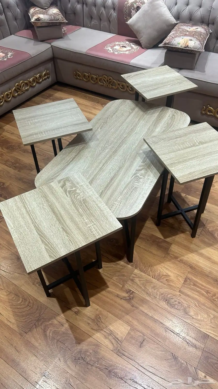 طاولات للبيع 0