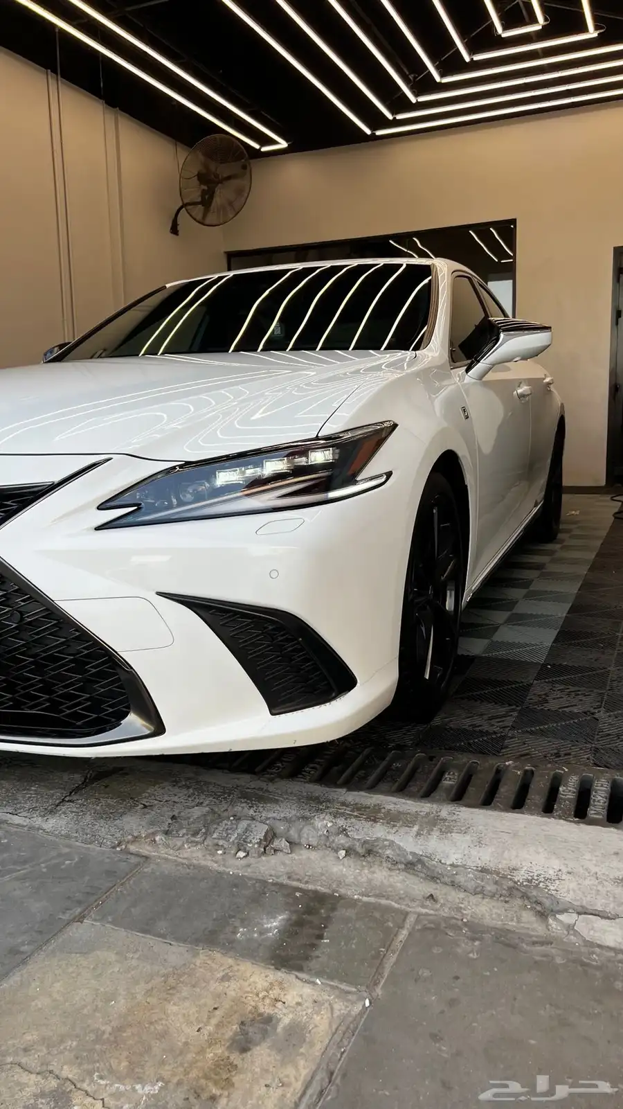لكزس ES F Sport 2023 4