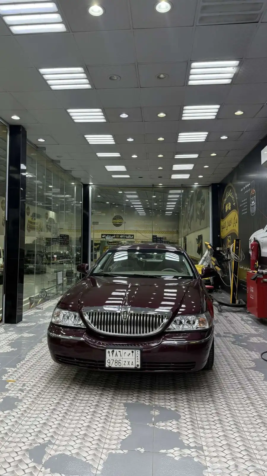 لنكولن تاون كار 2008 ممشى قليل 140 الف عنابي 2