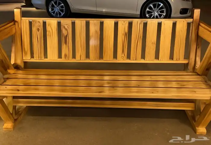 طاولات وكراسي خشبية وليست صناعية طبيعية 3