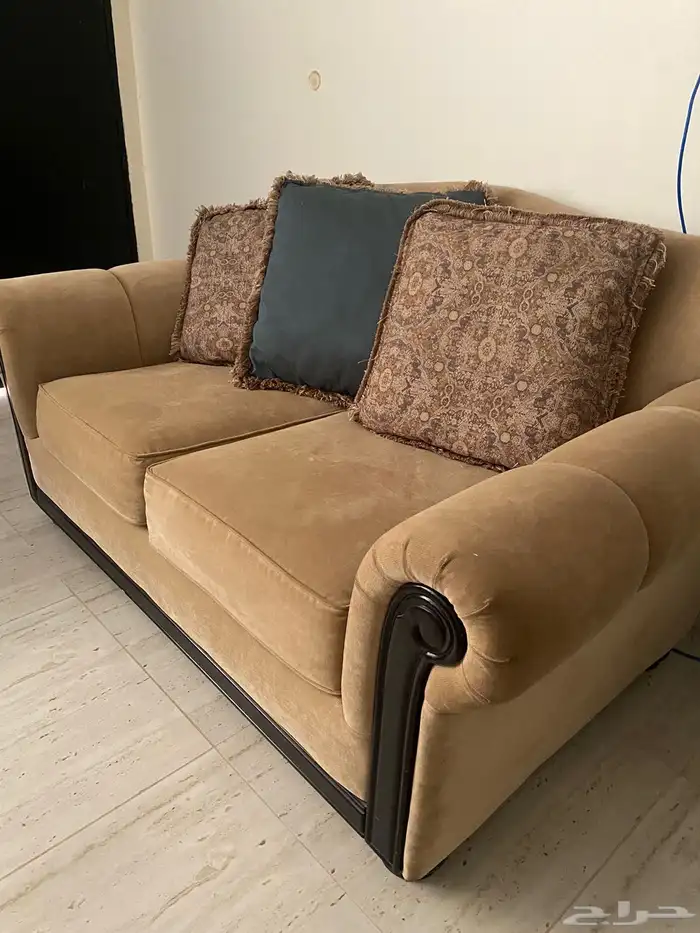 طقم كنب وطاولة 3