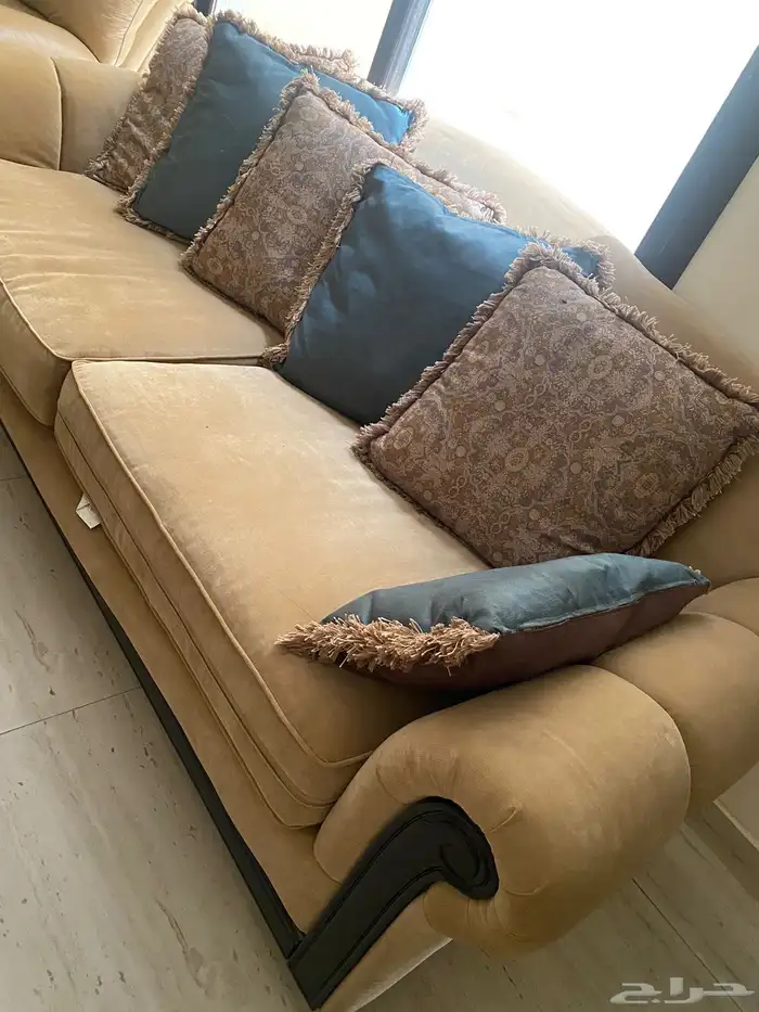 طقم كنب وطاولة 0