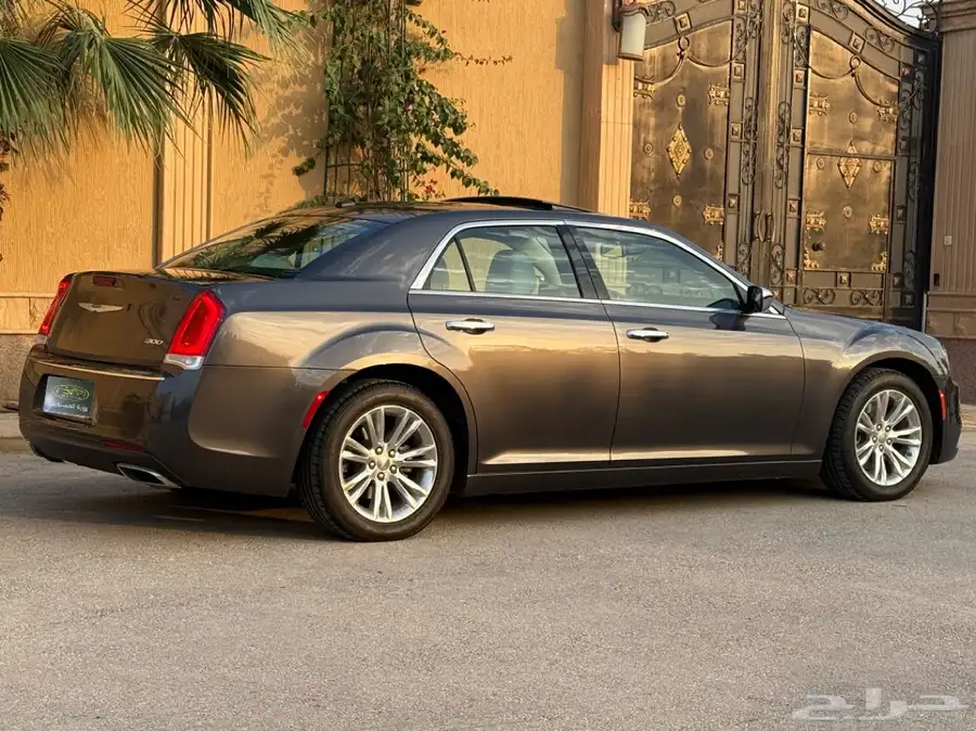كرايزلر C300 موديل 2022 سعودي ممشى قليل قمة النظافة 8