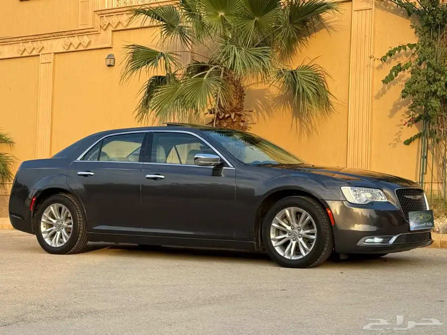كرايزلر C300 موديل 2022 سعودي ممشى قليل قمة النظافة 4