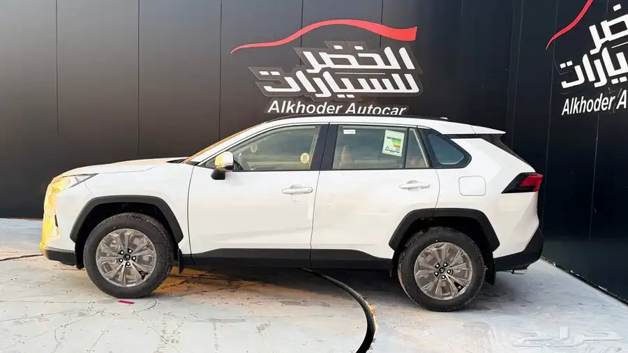 تويوتا رافور نص فل 2025 لدى شركة عبدالمجيد الخضر 2