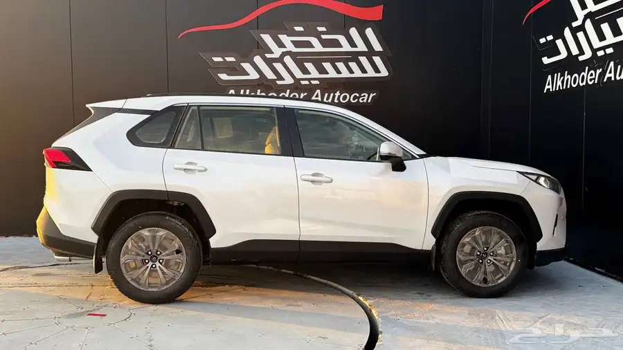 تويوتا رافور نص فل 2025 لدى شركة عبدالمجيد الخضر 5