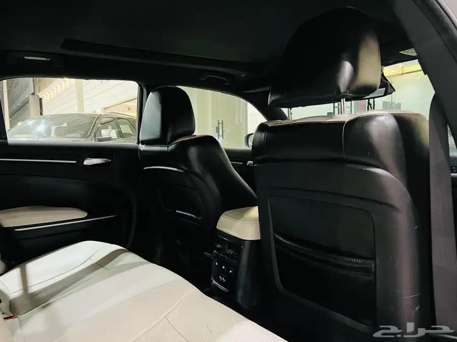 كرايزلر 2019 C300 S V8 ( بحالة ممتازة ) 6