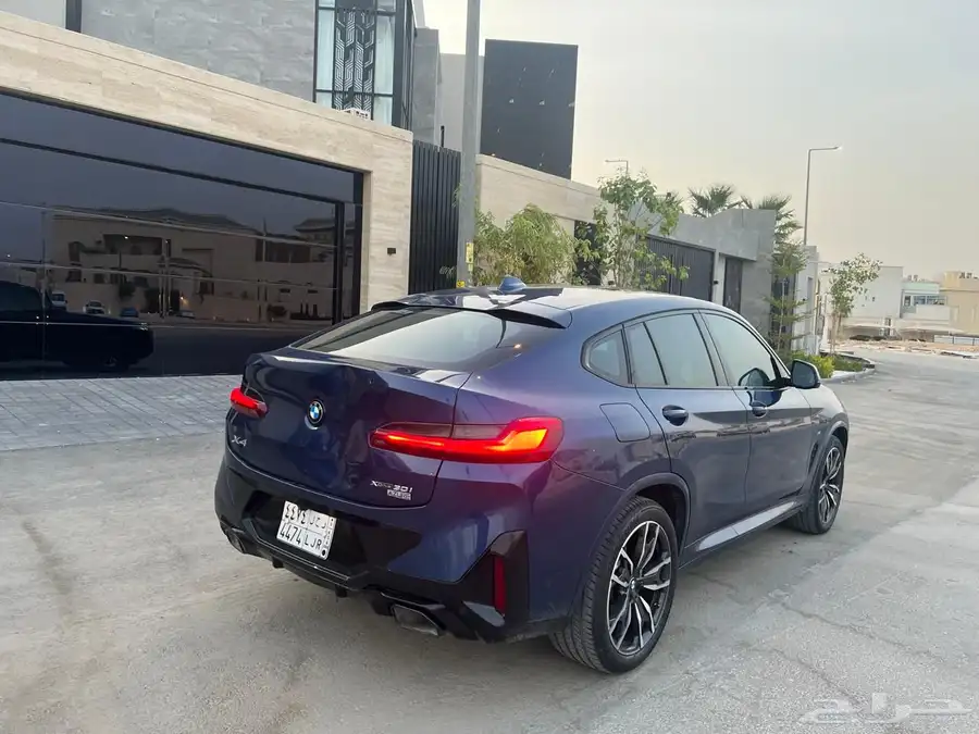 بي ام دبليو X4 ممشى قليل ومالك اول موديل 2022 24
