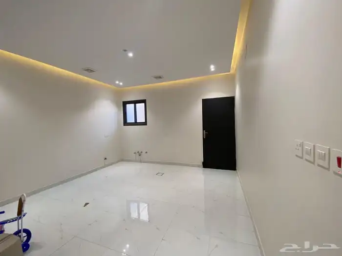 للبيع فيلا مودرن زاويه بحي الربوة الشرقيه 7