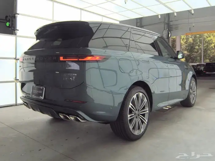 2025 Range Rover Sport Autobiography V8 شبه اصفار 3