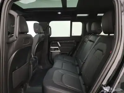 2022 Defender 110 X-Dynamic SE V6 بلاك اديشن 10