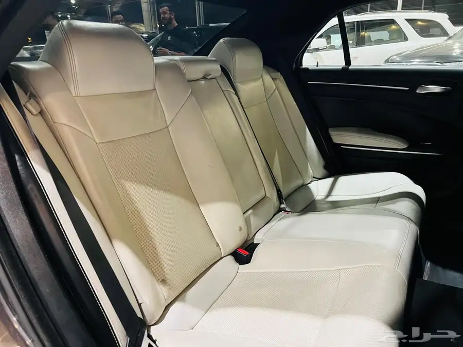 كرايزلر 2019 C300 S V8 ( بحالة ممتازة ) 8