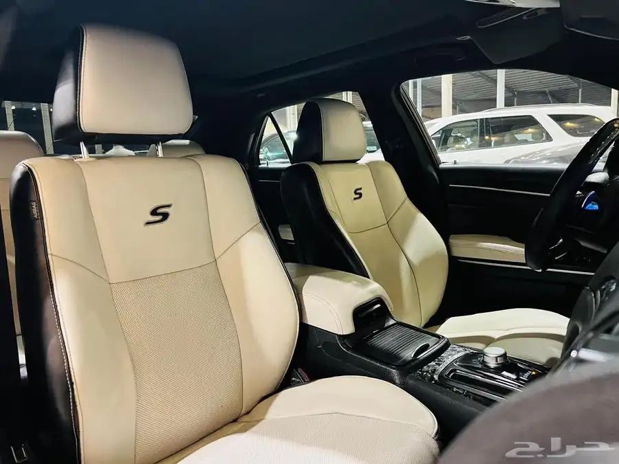 كرايزلر 2019 C300 S V8 ( بحالة ممتازة ) 4