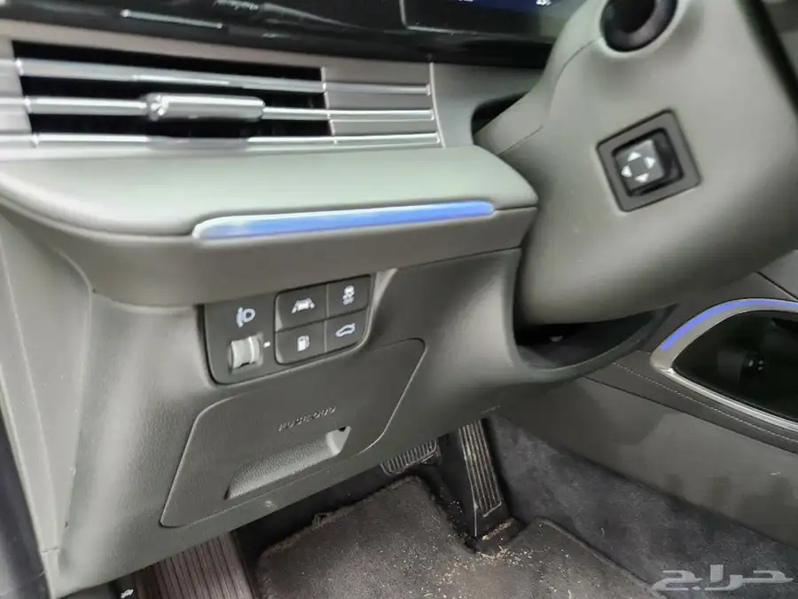 أزيرا 2022 بنزين مكينة 3400cc عداد 113الف كم 4